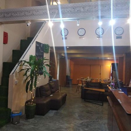Amico Del Myanmar Hostel Gyogon Exterior photo
